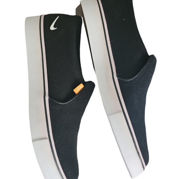 Nike size 9.5 - Picture 9 of 14